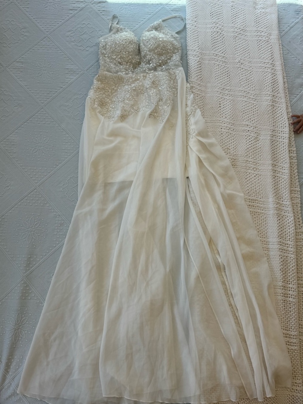 Elegant Ivory Lace Appliqué Spaghetti-Strap Dress - Picture 6 of 10